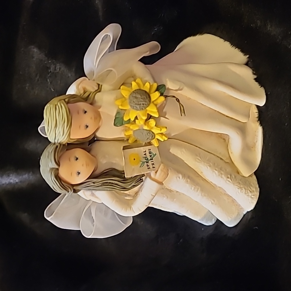 C....KNEEDED ANGELS "Special Friends" Sunflower Double Angel Figurine 5"